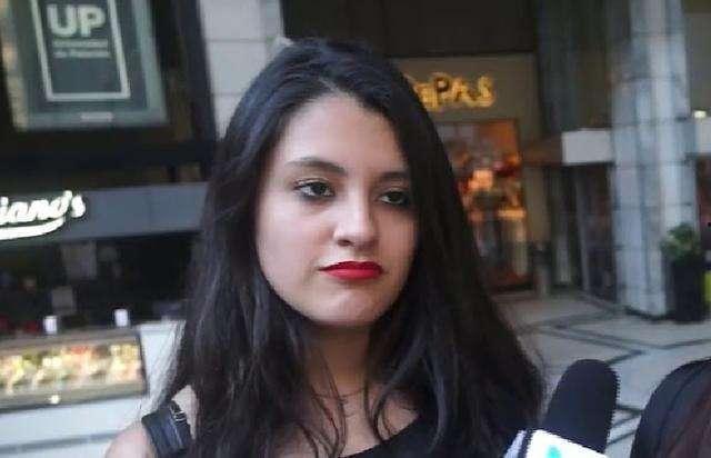 印度美女吃蛇瓜,美女品尝独特蛇瓜美食之旅