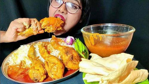 印度美女吃蛇瓜,美女品尝独特蛇瓜美食之旅