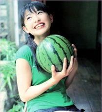 瓜哥吃瓜穿女装是真的吗,真相揭秘