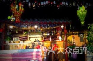 重庆酒吧吃瓜,热闹非凡的吃瓜现场，感受山城夜生活魅力